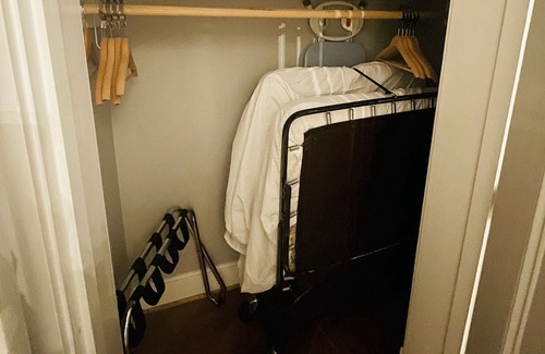 Clemmons Apartment | Lord Linville Room King - Non- Smoking- No Pet