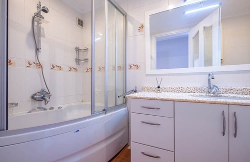 Moda Apartment | Chic Flat with Balcony near Moda Shore
