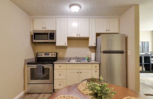 Raisin Apartment | Fresno Apt Near Attractions, Shopping & Dining!