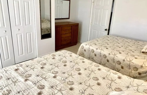 Alta Vista House | Retro Paradise! 4 br, 2 bathroom, Low Clean fees! Entire house! Fenced yard!