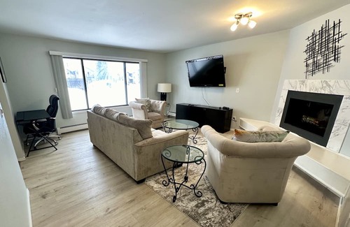 Spenard Apartment | 2 br 1 ba 4-Plex Apt Near Airport