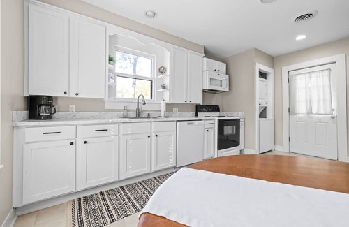 Pineville Apartment | Remodeled Historical Apt with comfortable furnishings. Safe, convenient area