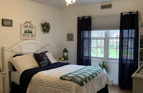 Gansevoort House | Belmont Stakes Availability! Large family home with pool-golf course community