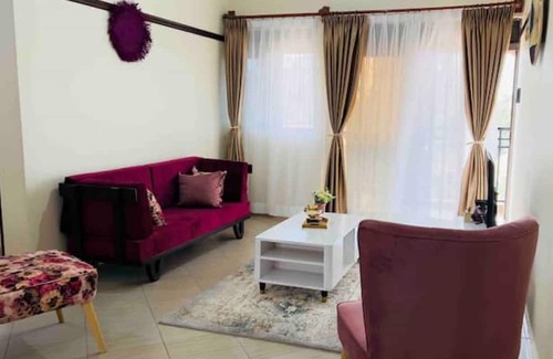 Kampala Apartment | Cozy Apt close to Acacia 2BDR, UnLtd WIFI, Netflix