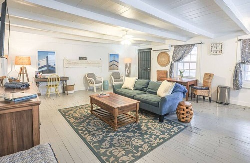 Estate East Street Apartment | The Captains Quarter's - A Relaxing Nautical Abode