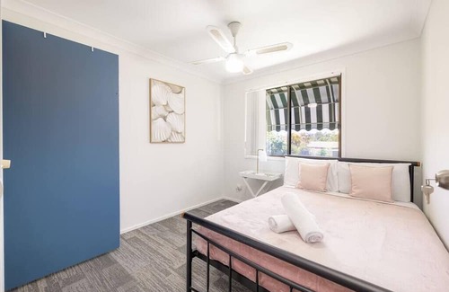 Labrador House | Tranquil 3BR Unit, Storyful Charm, Free Parking