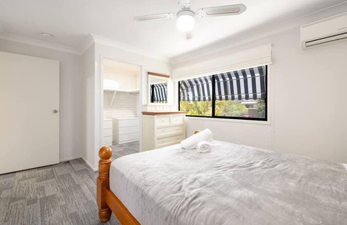 Labrador House | Tranquil 3BR Unit, Storyful Charm, Free Parking