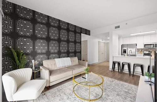 Charlotte Center City Apartment | Spacious Apt in Uptown w/Balcony