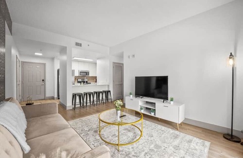 Charlotte Center City Apartment | Spacious Apt in Uptown w/Balcony