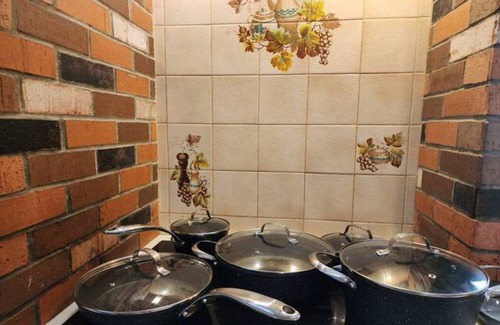 Niagara Falls Apartment | 3 Bedroom Getaway Home At Niagara Falls! Pet Friendly!!