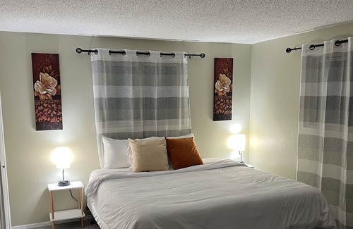 Lamar Heights Area House | Vibrant, comfortable home in Arvada. Close to great eats and beautiful views!!!