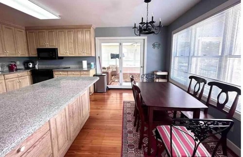Kilmarnock House | Enjoy fishing on private dock, kayaks, piano!