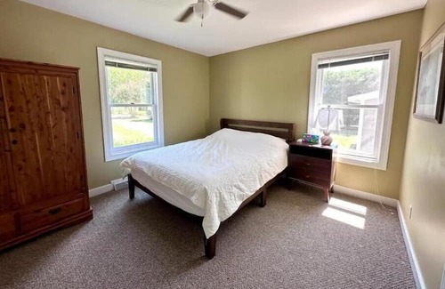 Kilmarnock House | Enjoy fishing on private dock, kayaks, piano!