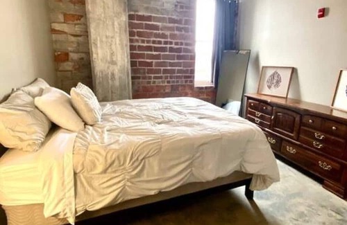 Downtown Apartment | Modern industrial 2 BR, 2 bath Downtown (#7)