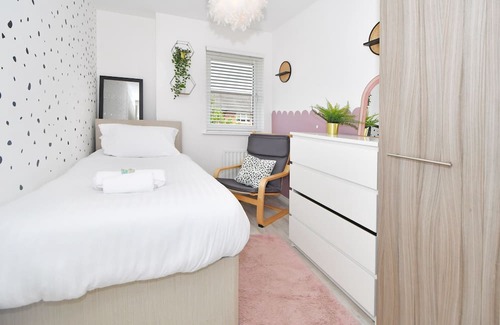 Alsager House | Lindop View: A Cheshire wives dream, with drive!