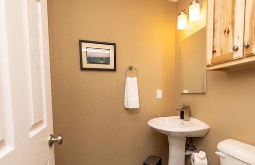 Prescott House | *Newly Listed *Walk to Watson Lake *Firepit *BBQ Grill