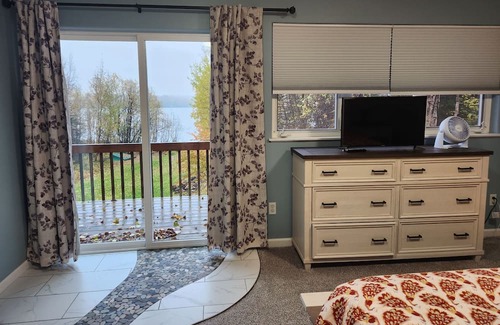 Wasilla House | Lakefront House with Mountain Views