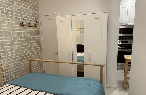 New Toronto Apartment | 5-Minute walk to the lake, cozy and spacious studio for two!