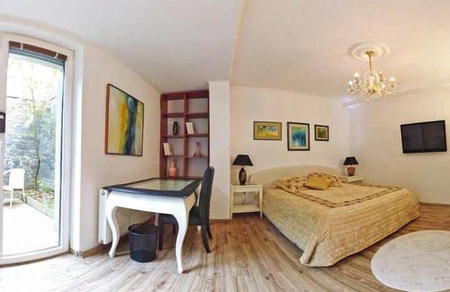 Tuchomerice Apartment | Cozy Studio with Garden