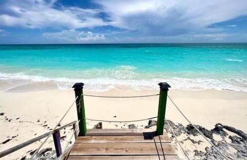 Jimmy Hill Apartment | Crab suite Ocean Front Exuma Palms Resort!