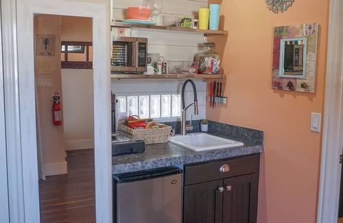 Hurricane Apartment | AAA Suite: Luxe Studio Casita with pool, Hot Tub & BBQ in the gateway to Zion.
