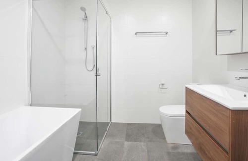 Blackbutt House | Modern Three Bedroom Townhouse at Shellharbour