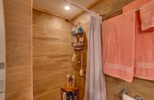 Markville Cabin | Mid-Century Modern Cabin-Relax and unwind in this beautiful escape on the lake