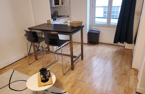 6th Arrondissement Apartment | Cozy cocoon near the Louvre Museum