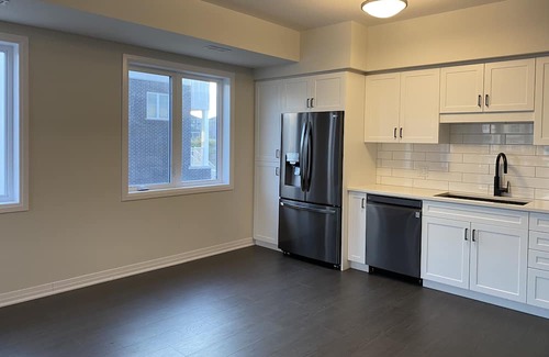 Kitchener House | Spacious rooms near conestoga college