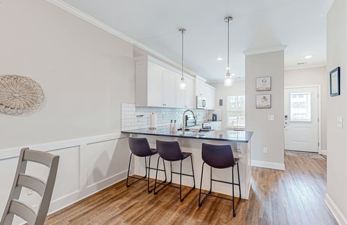 Grovetown House | Peaceful dog-friendly home with open layout, enclosed yard, high ceilings, & W/D