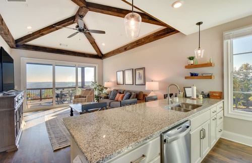 Toccoa Condo | Stunning Toccoa Retreat w/ Private Deck & Mtn View