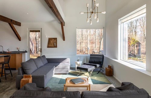 Stanfordville House | Raven Retreat - Secluded Escape In The Woods