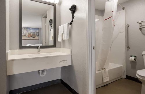 Alexandria House | Louisiana Charm Awaits: Pets Allowed, Parking! Near Kent Plantation House!