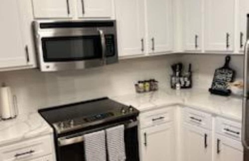 Orlando Apartment | New Unit - offers great views from balcony of downtown Orlando. Great location!