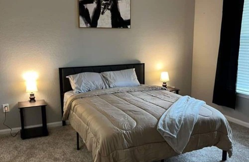 Orlando Apartment | New Unit - offers great views from balcony of downtown Orlando. Great location!