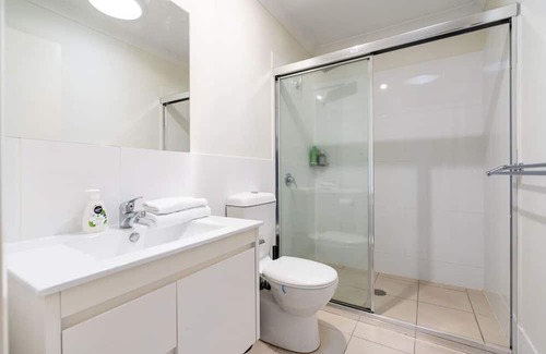 Queanbeyan East House | 2-Storey Townhouse in the heart of Queanbeyan