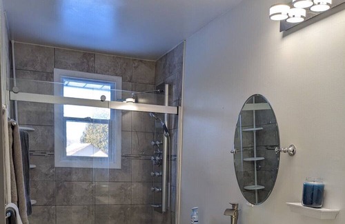 South Dundas House | Quiet home w/ hot tub. Close to Seaway, nature trails & beach. Pets ok, W/D