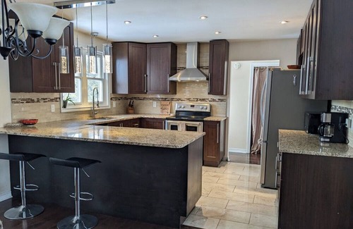 South Dundas House | Quiet home w/ hot tub. Close to Seaway, nature trails & beach. Pets ok, W/D