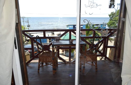 Kribi Cabin | Tree House-Family-Ensuite with Shower-Resort view