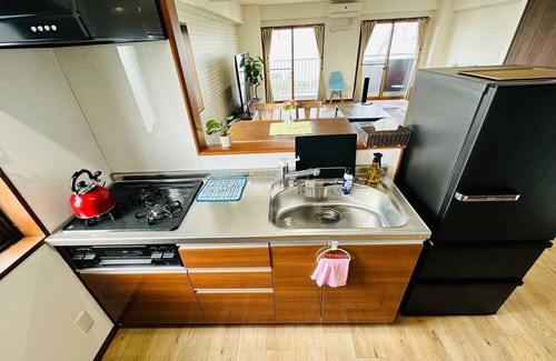 Mihokan Onsen Apartment | A panoramic view of Lake ShinjiSpacious living s / Matsue Shimane