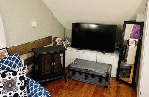 Maysville Cabin | Del's Cabin - Lazy Getaways