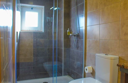 Gois Cottage | Casa de Campo Vale do Ceira, Quarto Twin. Na Bela e Pacata Vila de Góis