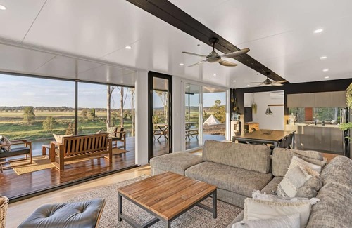 Alice House | The Clarence ~ Romantic Luxury accommodation in Alice NSW