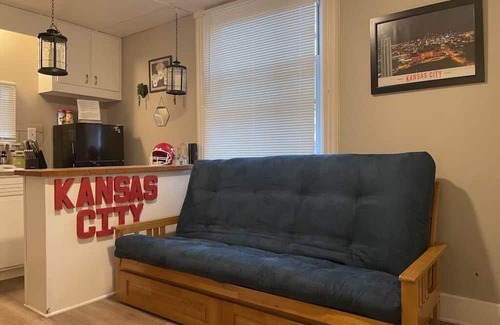 Riverview Apartment | Cozy Studio in Strawberry Hill