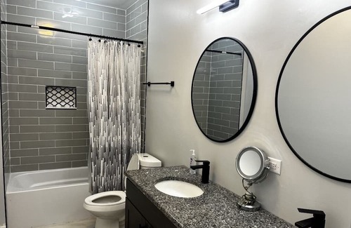 North Kenwood Condo | 5 minutes to lake front and hyde park community, Very warm and quiet building !