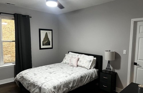 North Kenwood Condo | 5 minutes to lake front and hyde park community, Very warm and quiet building !