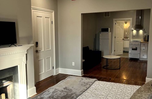 Staunton Apartment | The Sundog - Comfortable and Peaceful Studionn