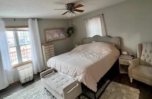 Velva House | Secluded Midwestern Getaway