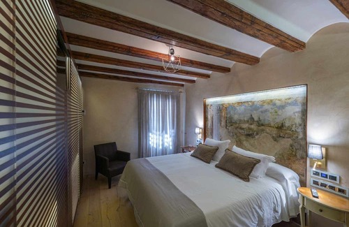 Zaragoza Old Town Apartment | The Palace of Argensola