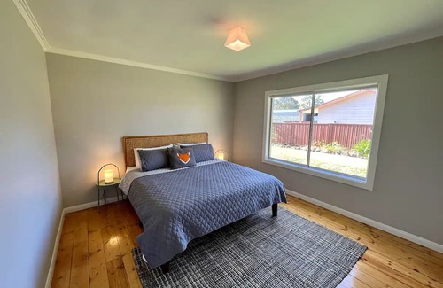 Cavendish House | Family friendly cosy cottage. A short walk to the famous Bunyip Hotel
